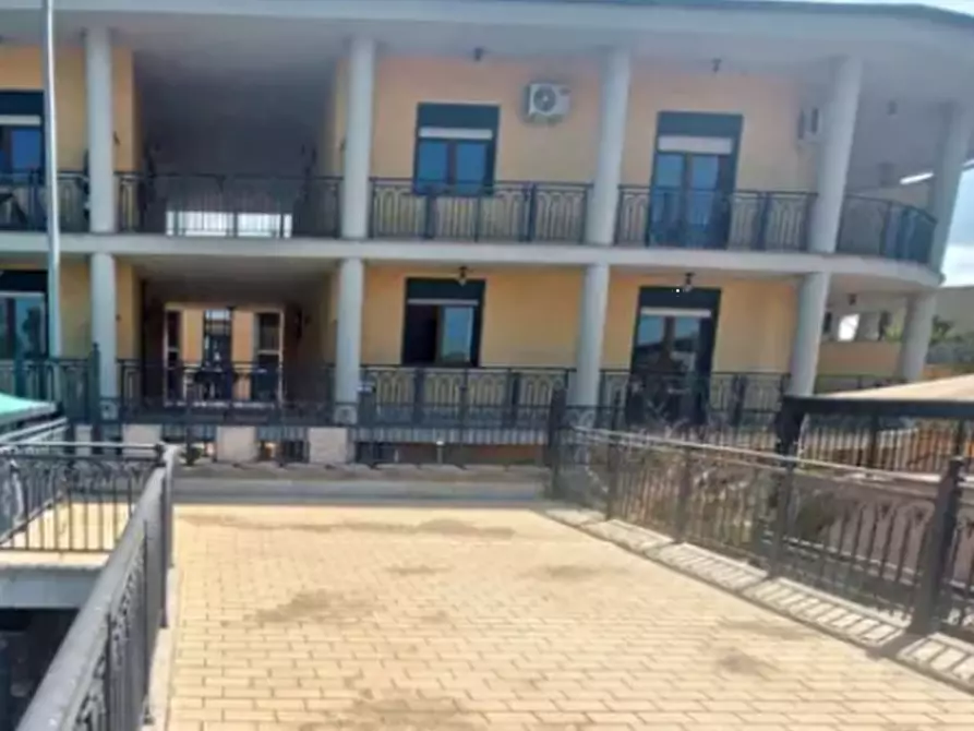 Immagine 1 di Appartamento in vendita  in Via Ferdinando Neri a Fiumicino