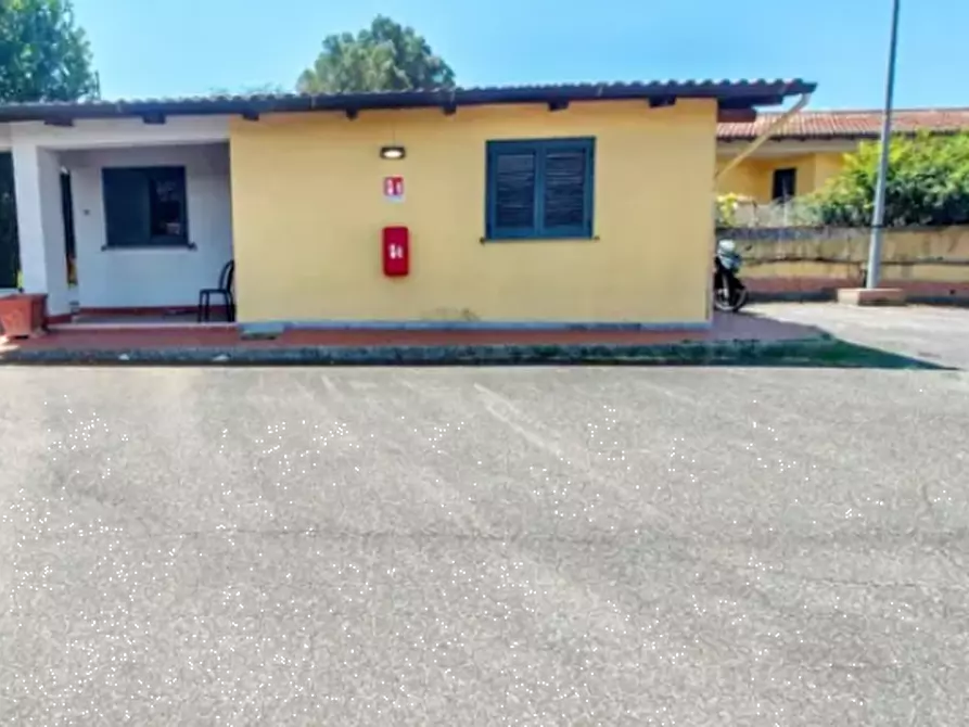 Immagine 3 di Ufficio in vendita  in Via Ferdinando Neri a Fiumicino