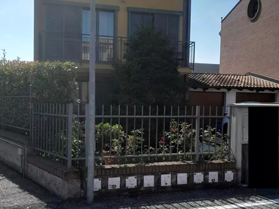 Immagine 1 di Villa in vendita  in Via Del Nerone a Miradolo Terme