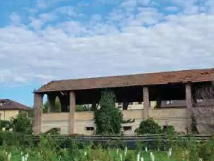 Immagine 1 di Stabile in vendita  in Via G. Rossa a Noviglio