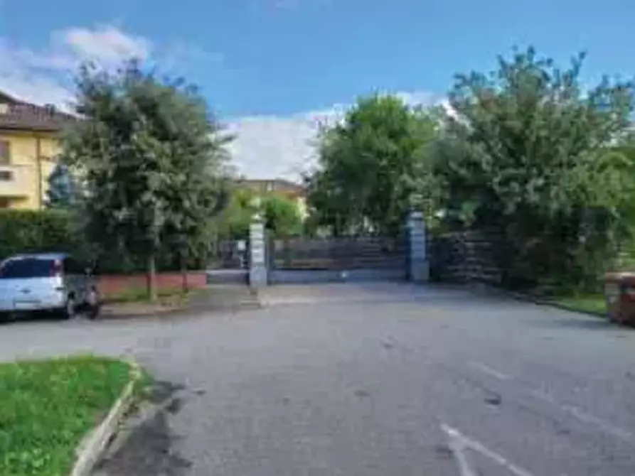 Immagine 8 di Stabile in vendita  in Via G. Rossa a Noviglio