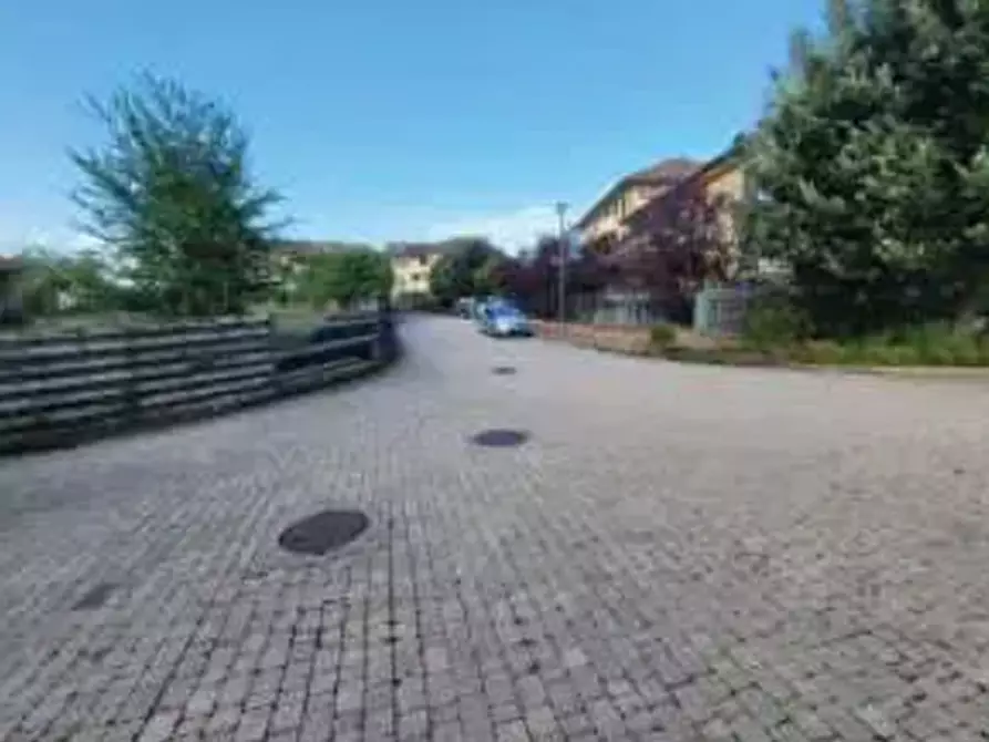 Immagine 11 di Stabile in vendita  in Via G. Rossa a Noviglio