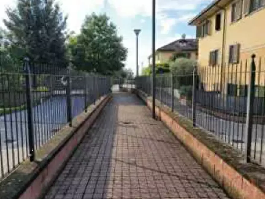 Immagine 15 di Stabile in vendita  in Via G. Rossa a Noviglio