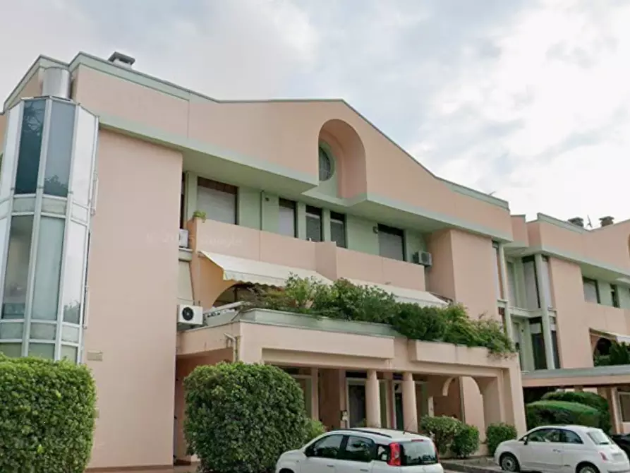 Immagine 10 di Ufficio in vendita  in Via G. Zanella a Teolo