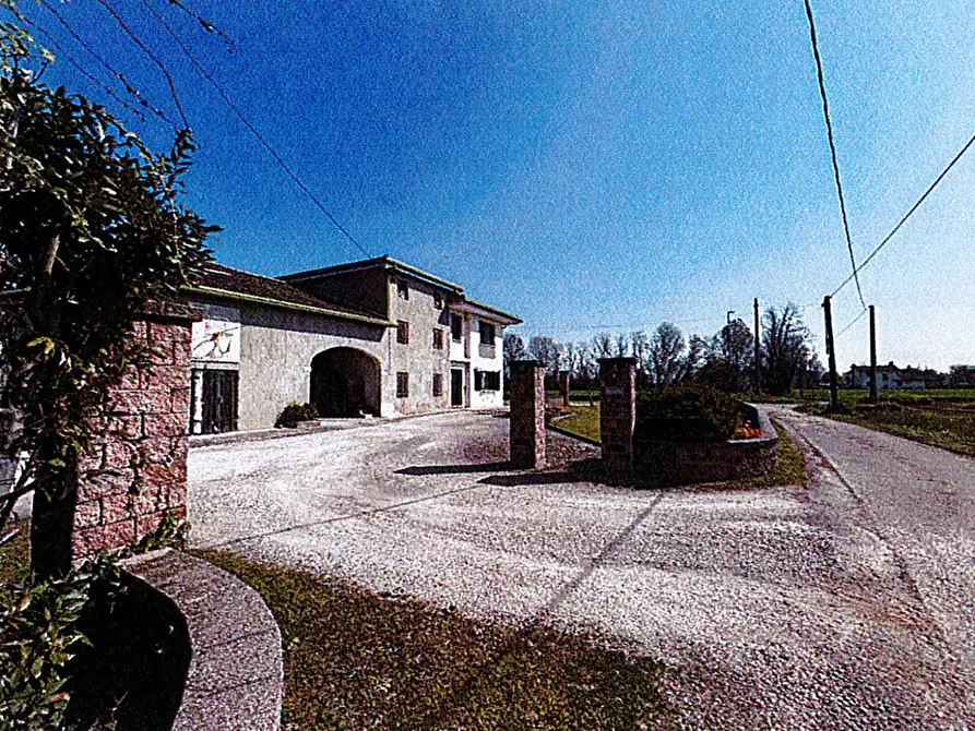 Immagine 1 di Casa indipendente in vendita  in Via Ortigara a San Martino Di Lupari