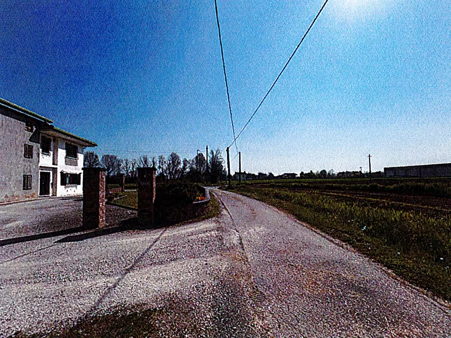 Immagine 2 di Casa indipendente in vendita  in Via Ortigara a San Martino Di Lupari