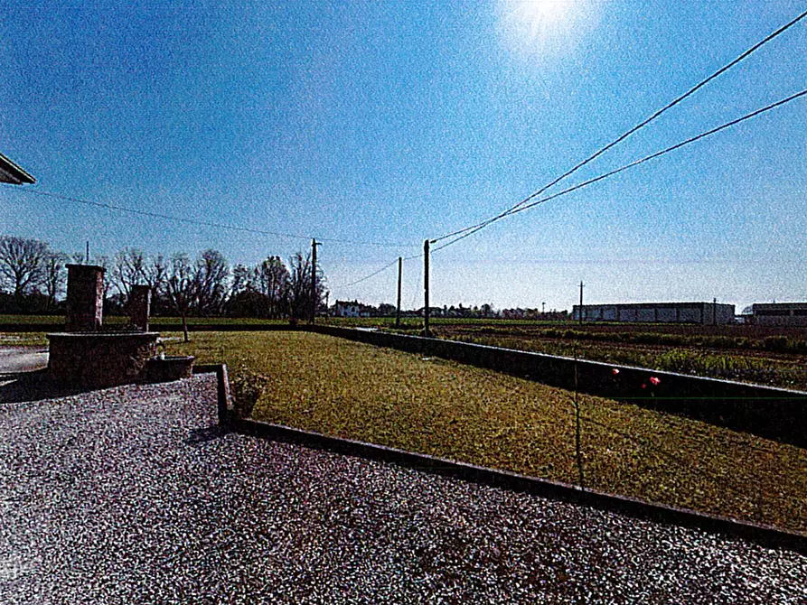 Immagine 4 di Casa indipendente in vendita  in Via Ortigara a San Martino Di Lupari