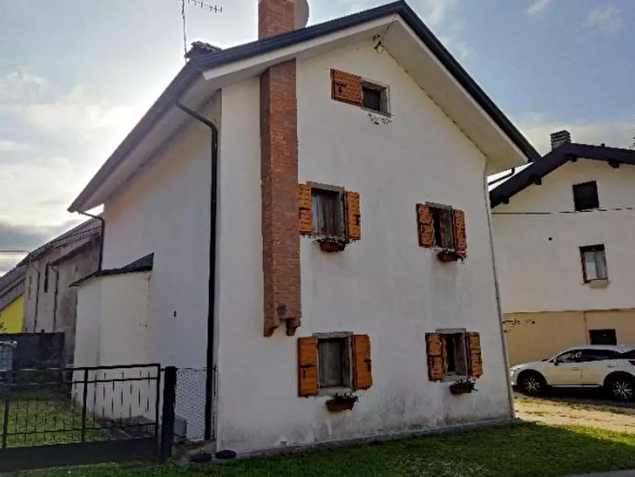 Immagine 3 di Porzione di casa in vendita  in  Via della Grotta a Alpago