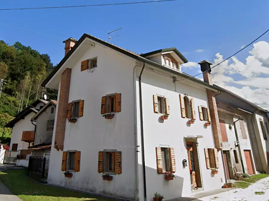 Immagine 18 di Porzione di casa in vendita  in  Via della Grotta a Alpago