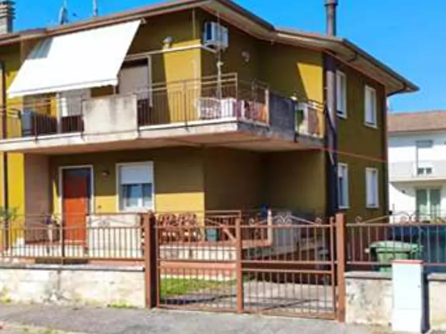 Immagine 8 di Porzione di casa in vendita  in Via Antonio Labriola a Villafranca Di Verona