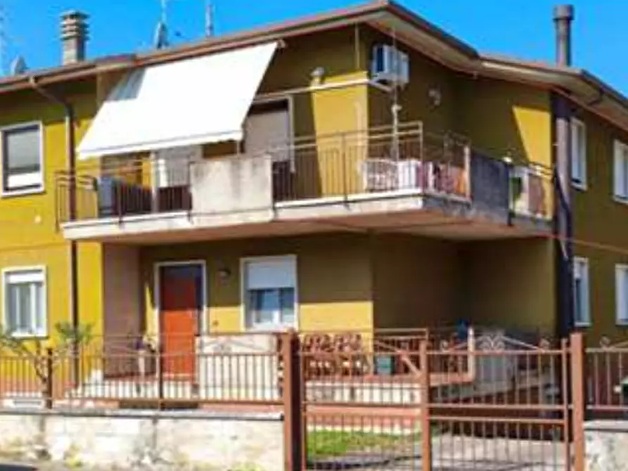 Immagine 9 di Porzione di casa in vendita  in Via Antonio Labriola a Villafranca Di Verona