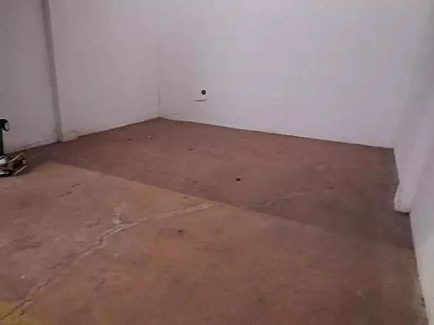 Immagine 2 di Garage in vendita  in Via Martino Rota a Roma