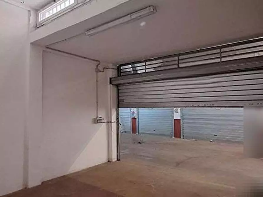 Immagine 13 di Garage in vendita  in Via Martino Rota a Roma