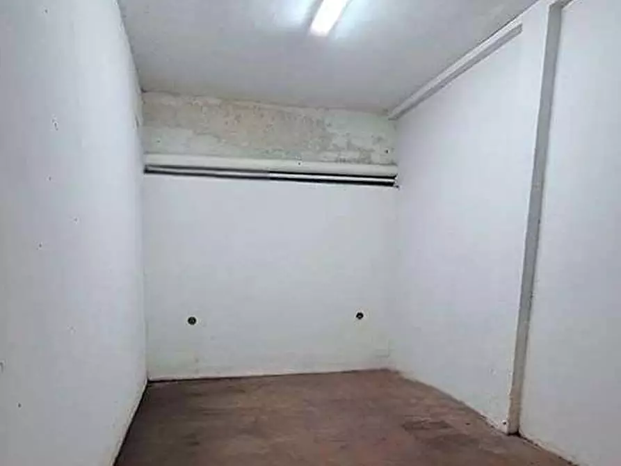 Immagine 11 di Garage in vendita  in Via Martino Rota a Roma