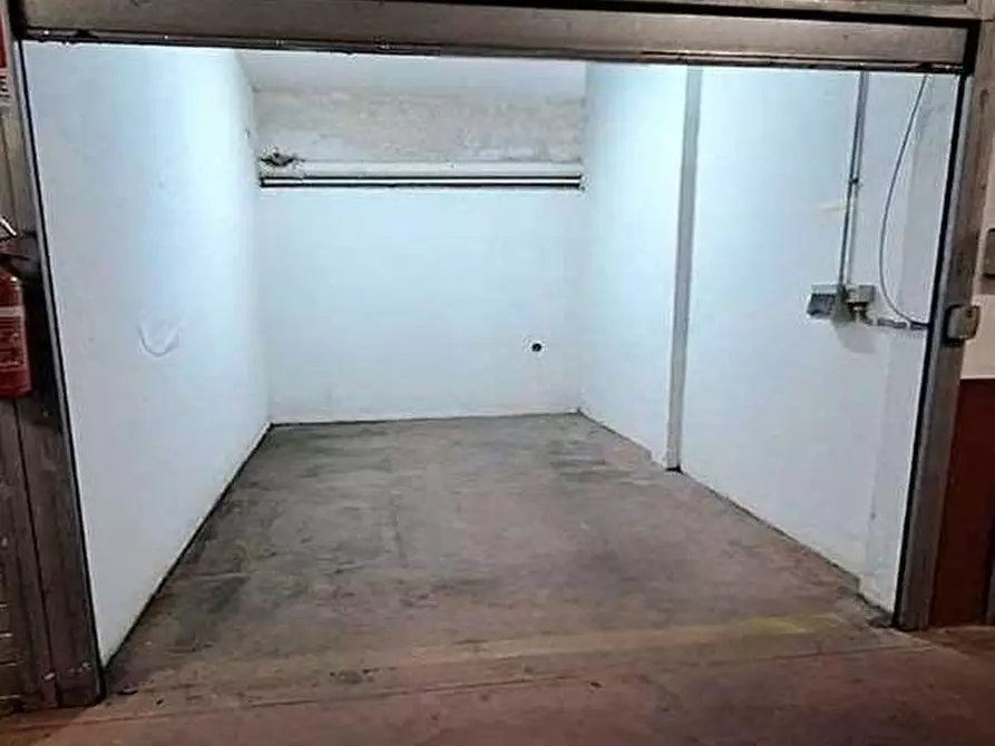 Immagine 1 di Garage in vendita  in Via Martino Rota a Roma