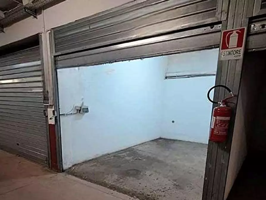 Immagine 1 di Garage in vendita  in Via Martino Rota a Roma