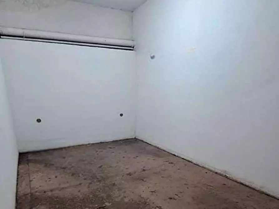 Immagine 11 di Garage in vendita  in Via Martino Rota a Roma
