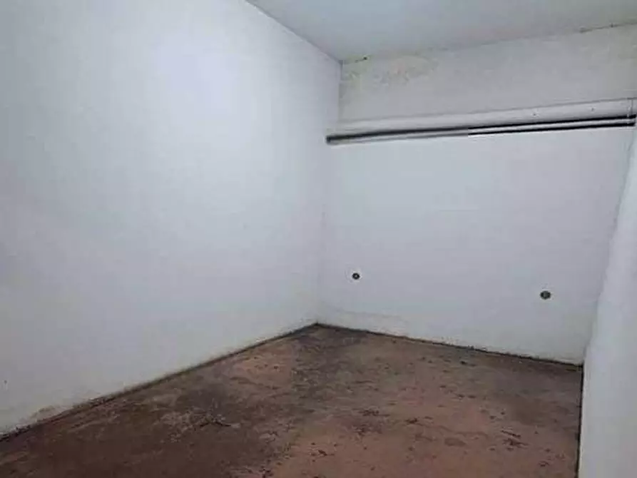 Immagine 12 di Garage in vendita  in Via Martino Rota a Roma