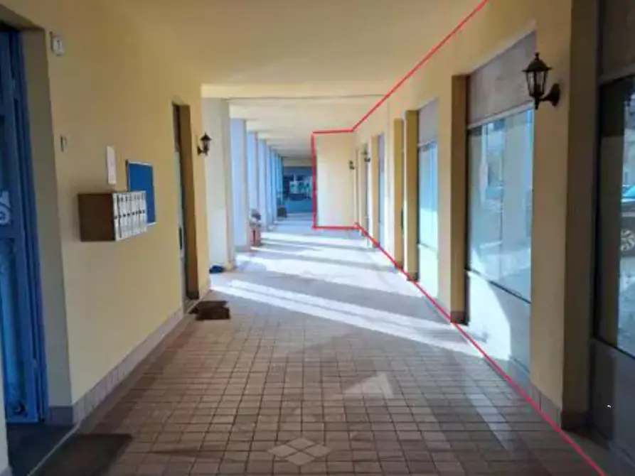 Immagine 2 di Negozio in vendita  in Via Martiri della Libertà a Santa Giuletta