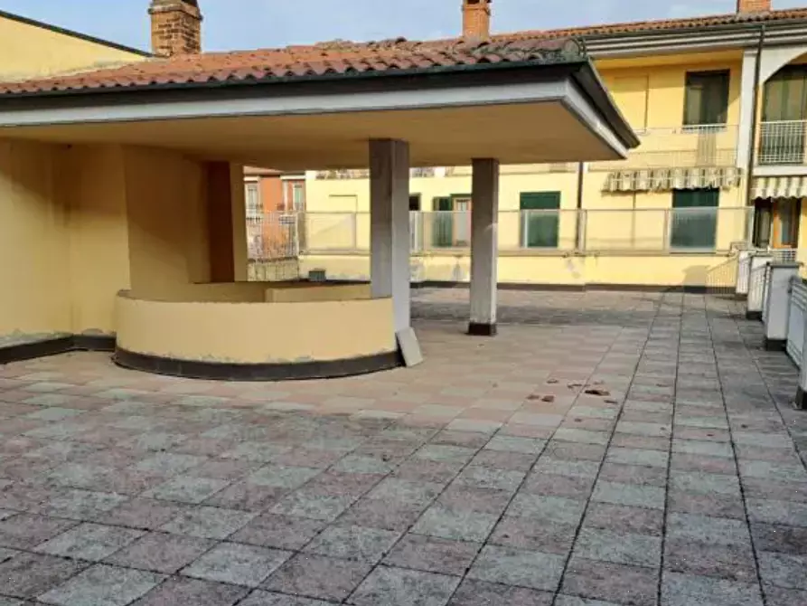 Immagine 5 di Negozio in vendita  in Via Martiri della Libertà a Santa Giuletta