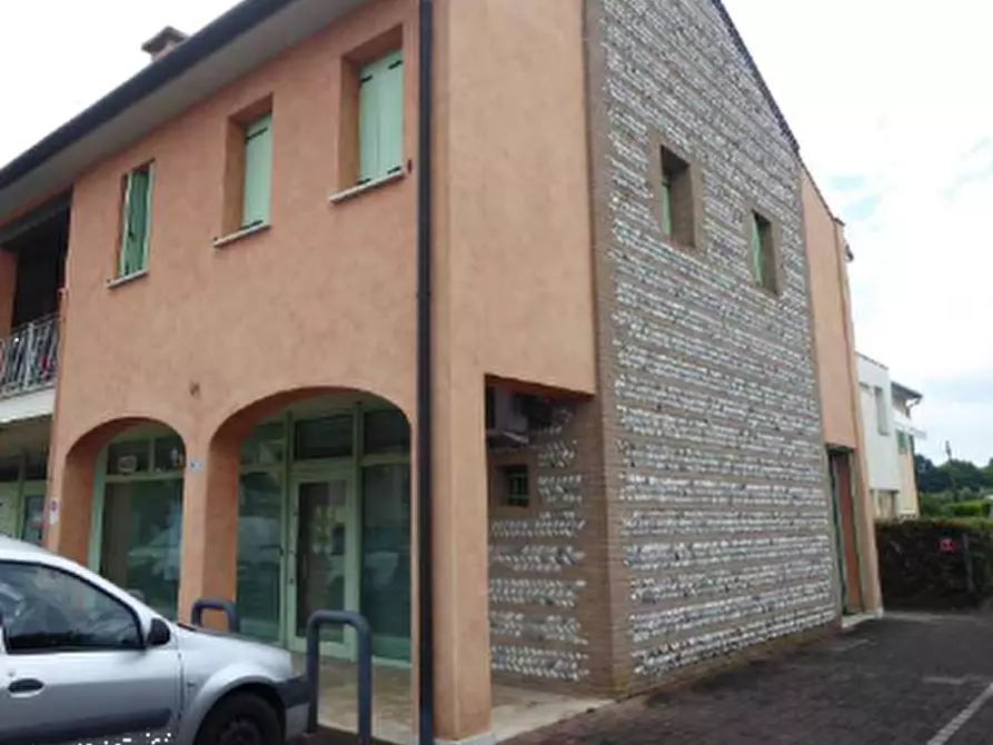 Immagine 1 di Negozio in vendita  in Piazza Vittorio Veneto a Breda Di Piave