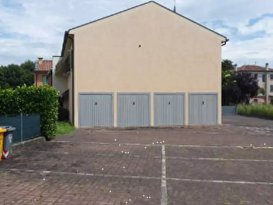 Immagine 2 di Negozio in vendita  in Piazza Vittorio Veneto a Breda Di Piave