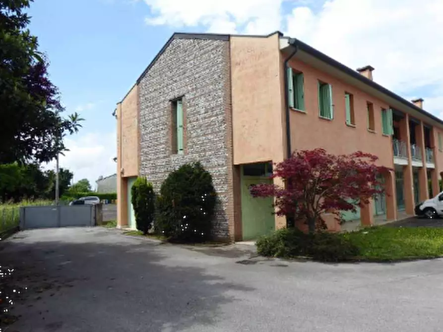 Immagine 4 di Negozio in vendita  in Piazza Vittorio Veneto a Breda Di Piave