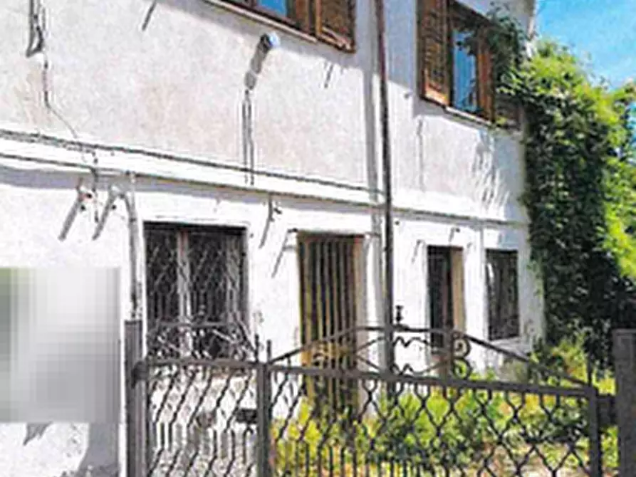 Immagine 1 di Porzione di casa in vendita  in Via Guglielmo Marconi a Rea