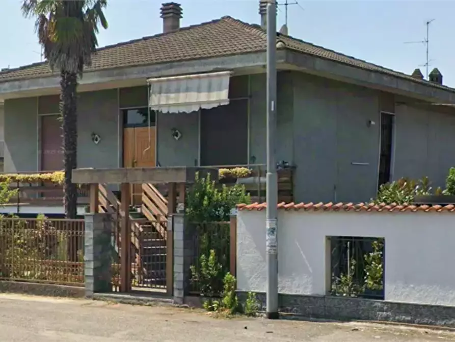 Immagine 1 di Villa in vendita  in Viale Artigianato a Vigevano