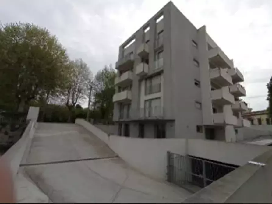 Immagine 6 di Stabile in vendita  in  Via l. Cadorna a Legnago