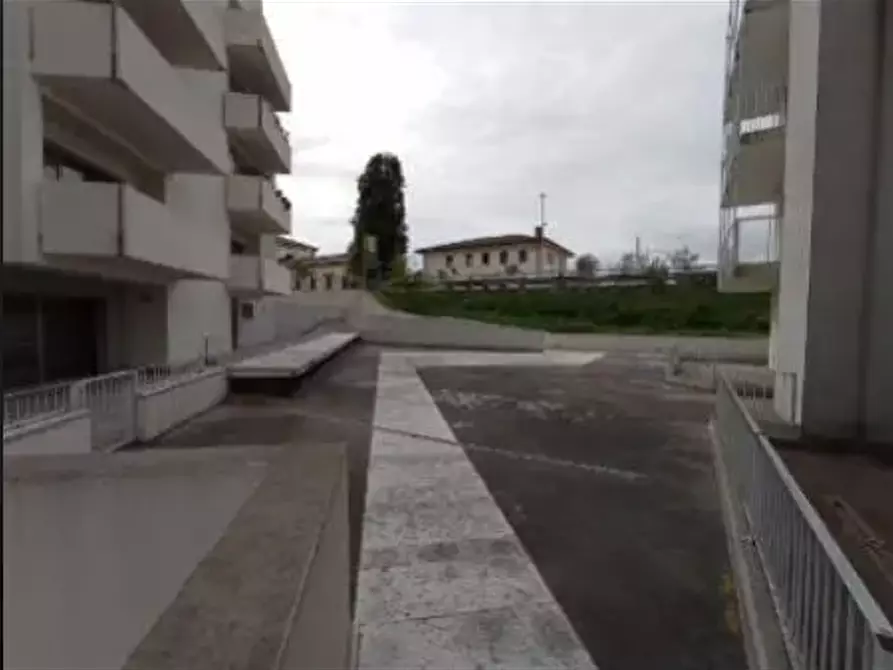 Immagine 8 di Stabile in vendita  in  Via l. Cadorna a Legnago