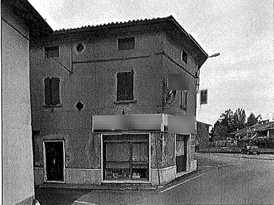 Immagine 1 di Negozio in vendita  in Via Cesare Battisti a Milzano