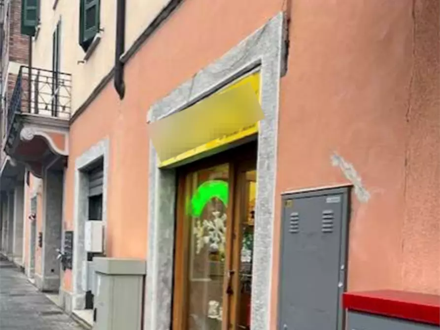 Immagine 1 di Negozio in vendita  in Via Zara a Brescia