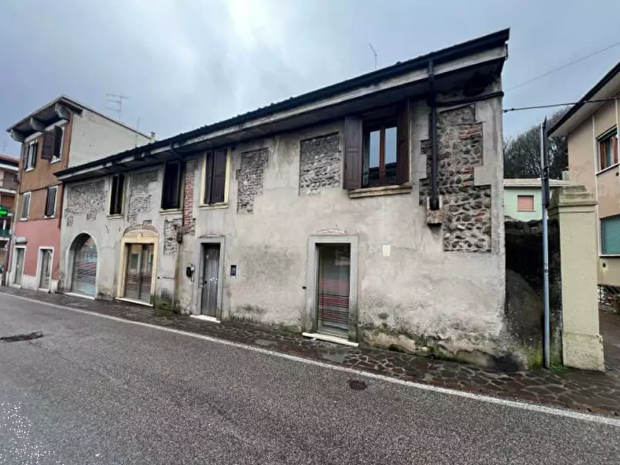 Immagine 1 di Appartamento in vendita  in Via San Rocco a Valeggio Sul Mincio