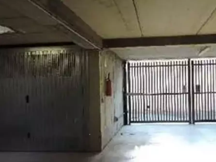 Immagine 2 di Garage in vendita  in Piazza A. De Gasperi a San Giovanni Lupatoto