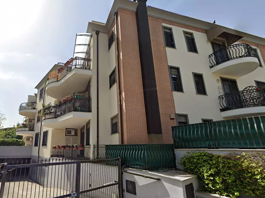 Immagine 2 di Garage in vendita  in Via Pomona a Roma