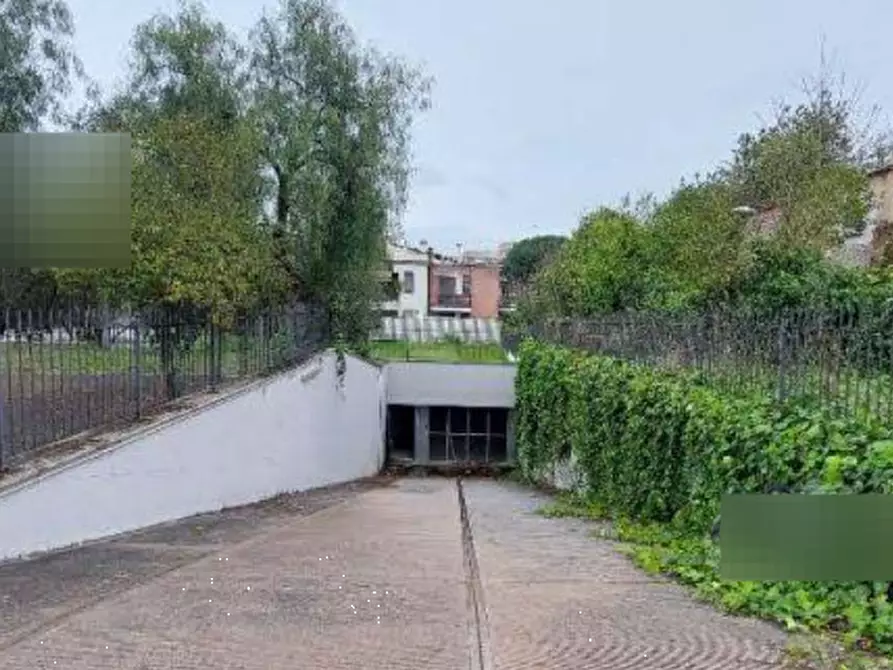 Immagine 6 di Garage in vendita  in Via Pomona a Roma