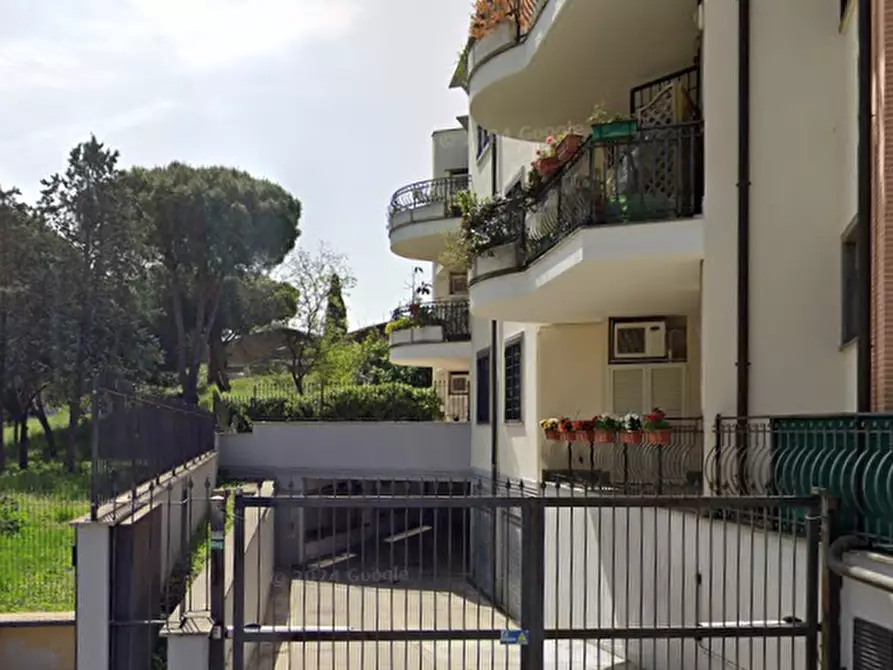 Immagine 4 di Garage in vendita  in Via Pomona a Roma
