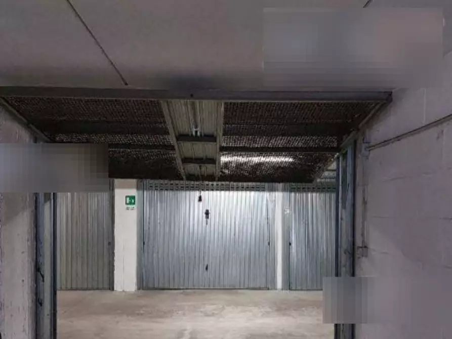 Immagine 1 di Garage in vendita  in Via Pomona a Roma