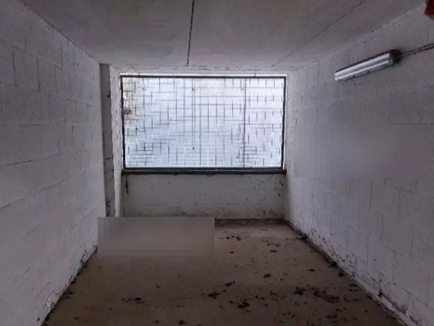 Immagine 1 di Garage in vendita  in Via Pomona a Roma