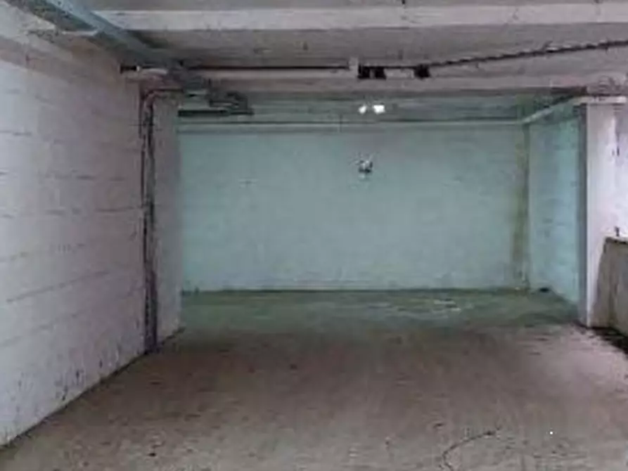 Immagine 7 di Garage in vendita  in Via Pomona a Roma
