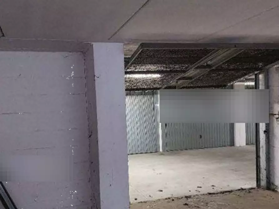 Immagine 1 di Garage in vendita  in Via Pomona a Roma