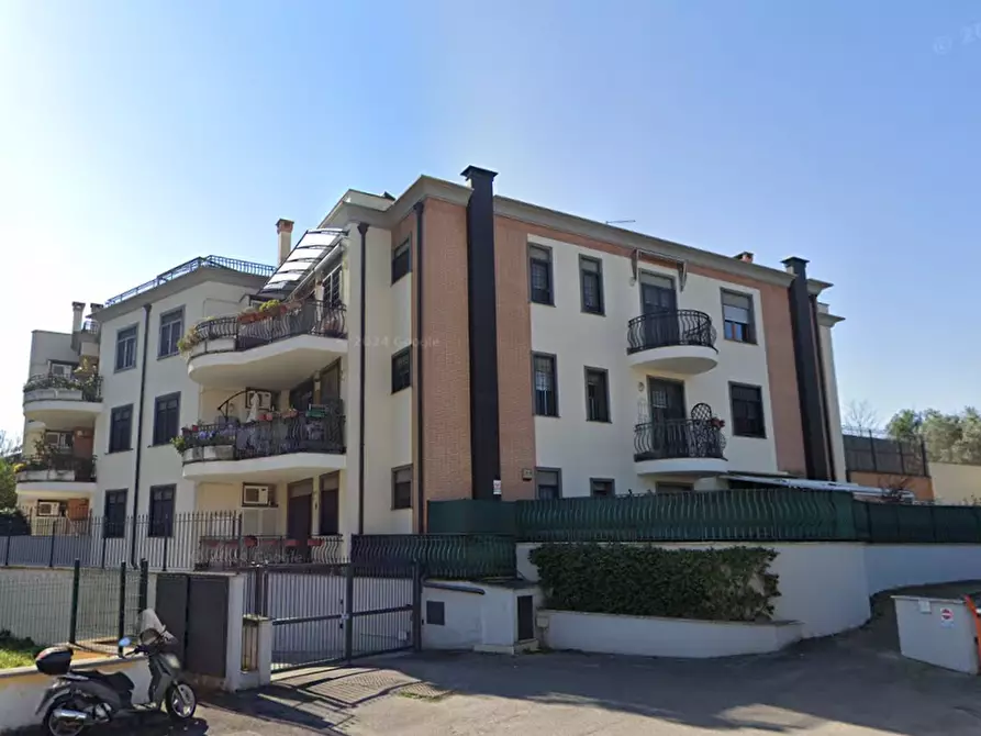 Immagine 3 di Garage in vendita  in Via Pomona a Roma