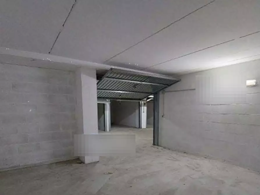 Immagine 1 di Garage in vendita  in Via Pomona a Roma