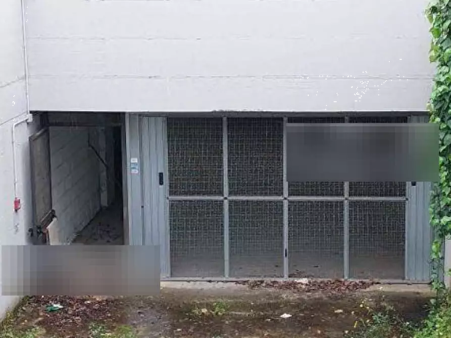 Immagine 5 di Garage in vendita  in Via Pomona a Roma