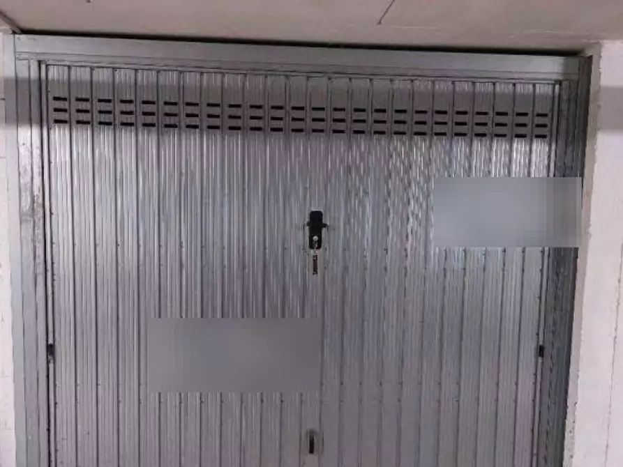 Immagine 1 di Garage in vendita  in Via Pomona a Roma