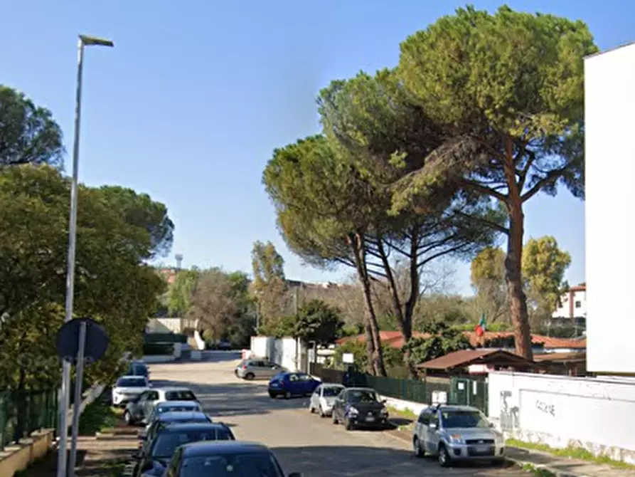 Immagine 10 di Garage in vendita  in Via Pomona a Roma