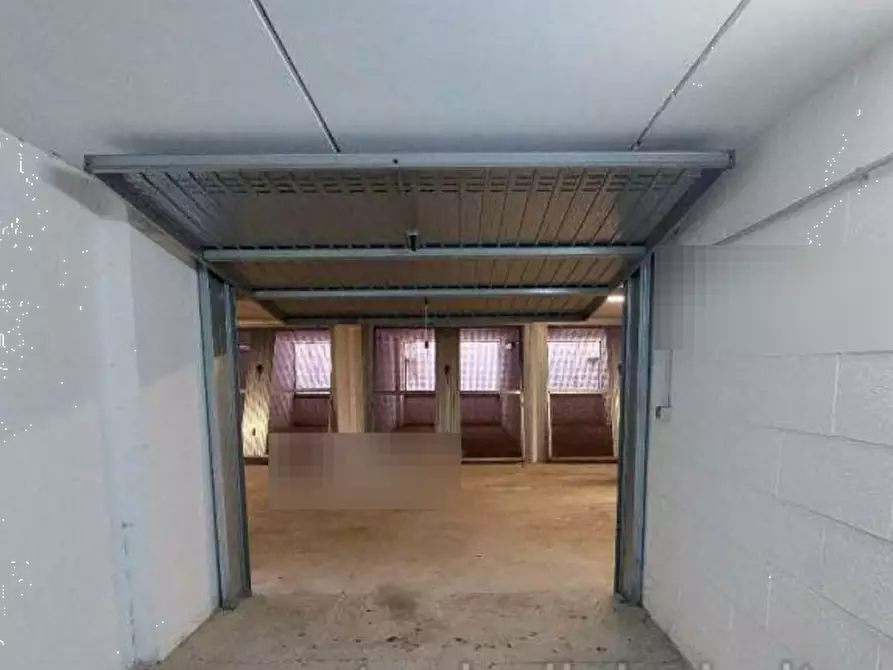 Immagine 1 di Garage in vendita  in Via Pomona a Roma