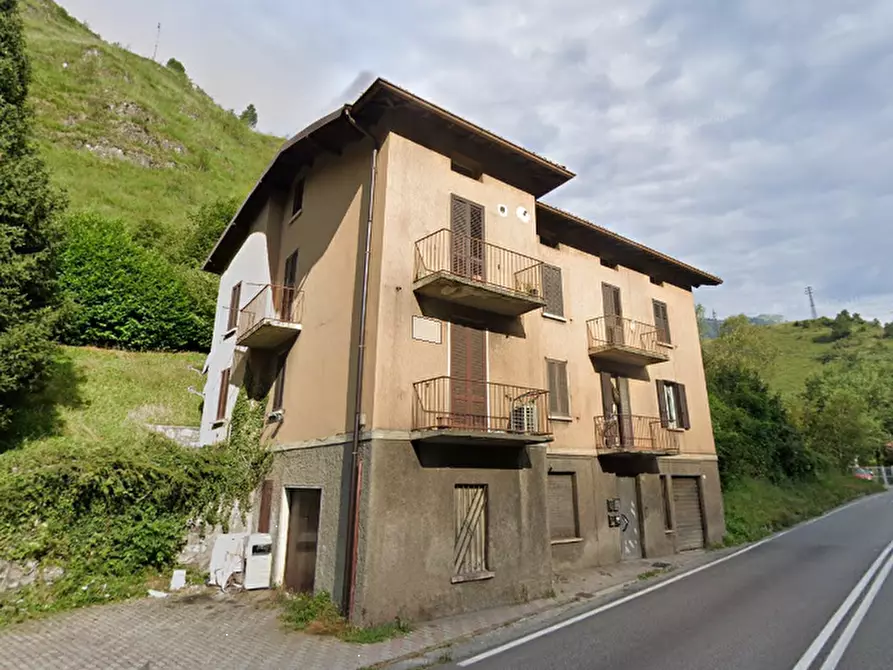 Immagine 3 di Appartamento in vendita  in via Guglielmo Marconi a Ponte Nossa