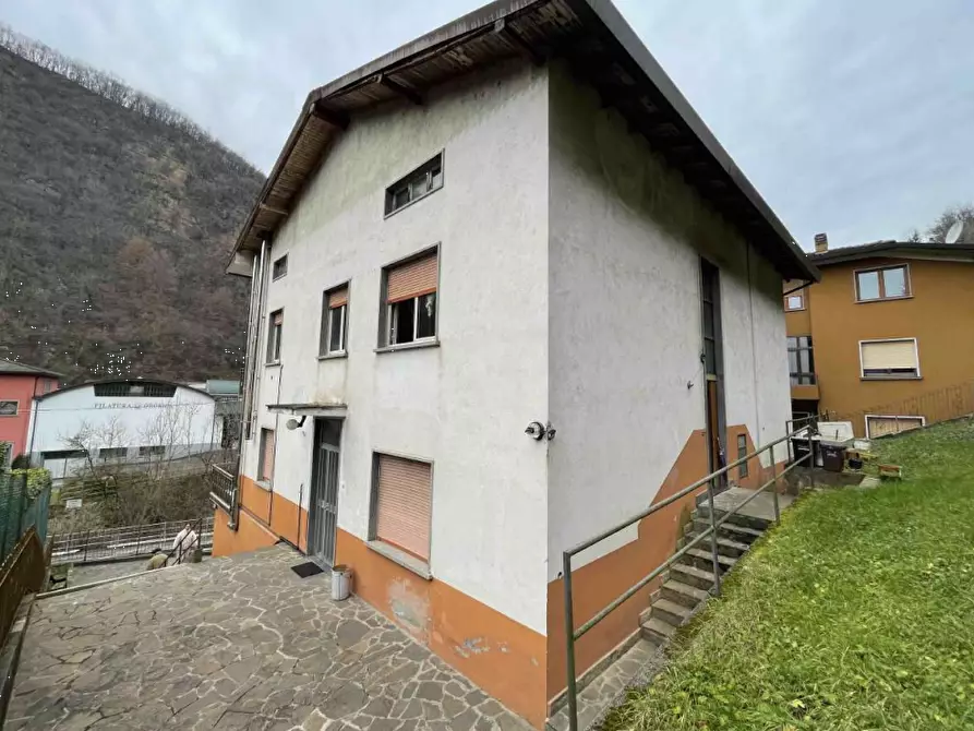 Immagine 2 di Appartamento in vendita  in Via Cinque Martiri  a Vertova